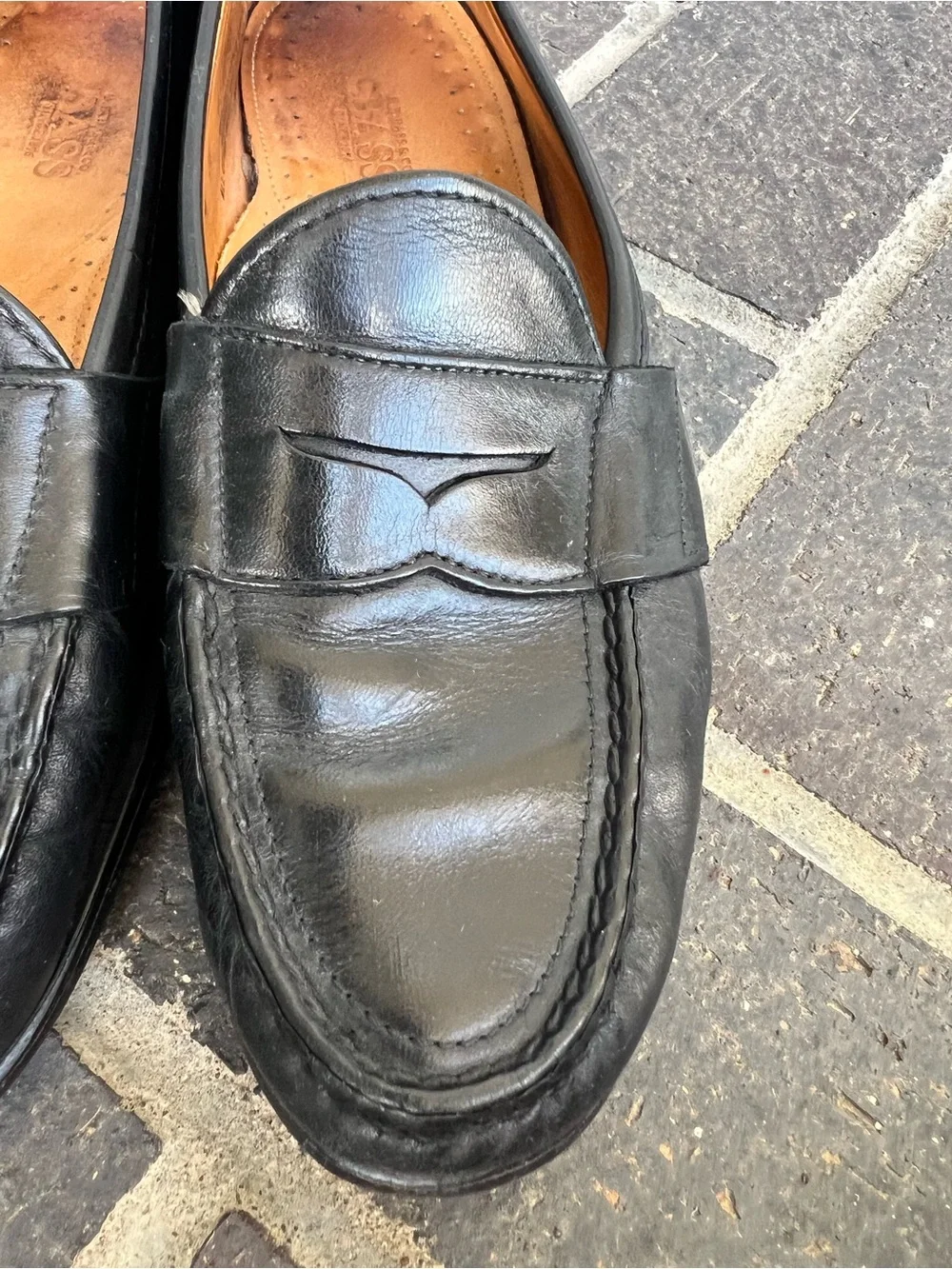 Men’s 8 G.H. Bass & Co. Black Leather Loafers